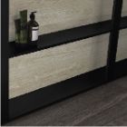 Frame nero con pannelli in legno grain